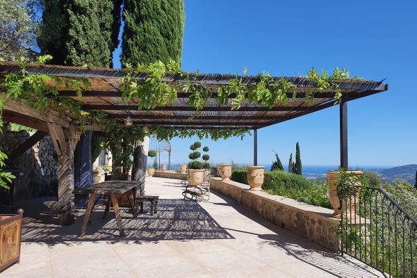 pergola-maria-grasse-7BFE23BC1-DD8F-94D9-9E41-C7271F178788.jpg