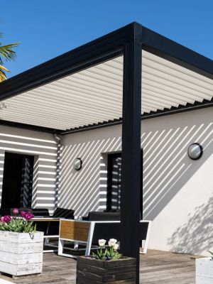 pergola moderne adossée à une maison