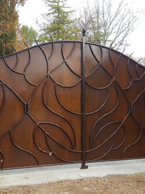 Pourquoi les marquises en ferronnerie trouvent encore leur place devant nos entrées ?